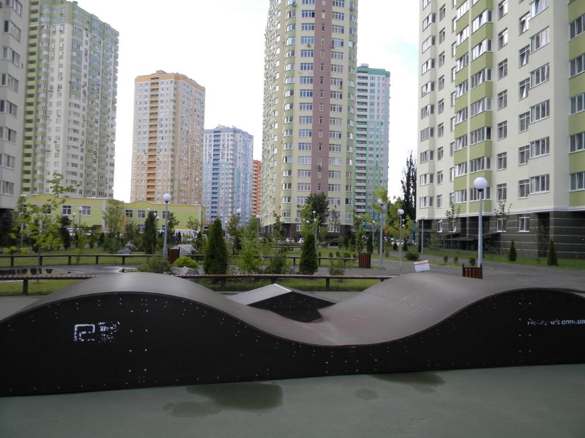 Квартира Парковые Озера Apartment Kiev Exterior foto